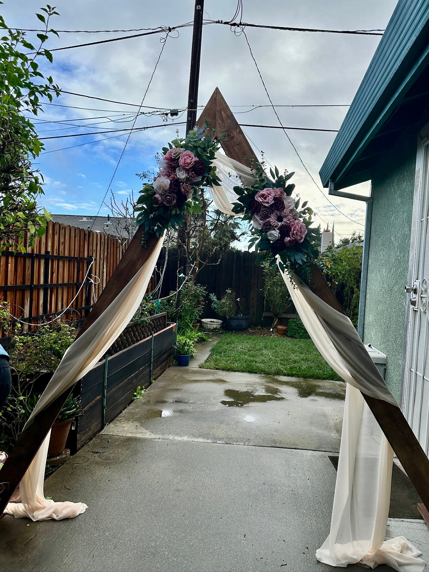 Folding Wooden Triangle Arch